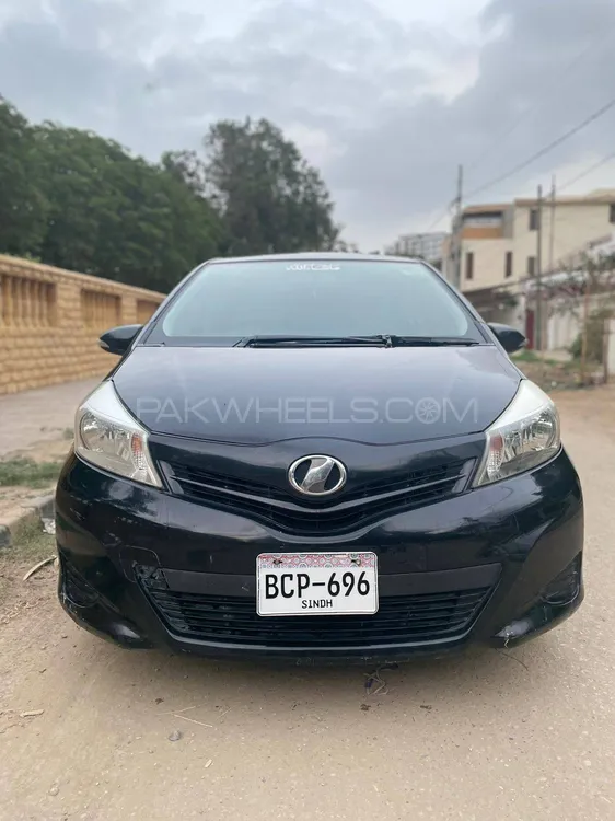Toyota Vitz 2011 for Sale in Karachi Image-1