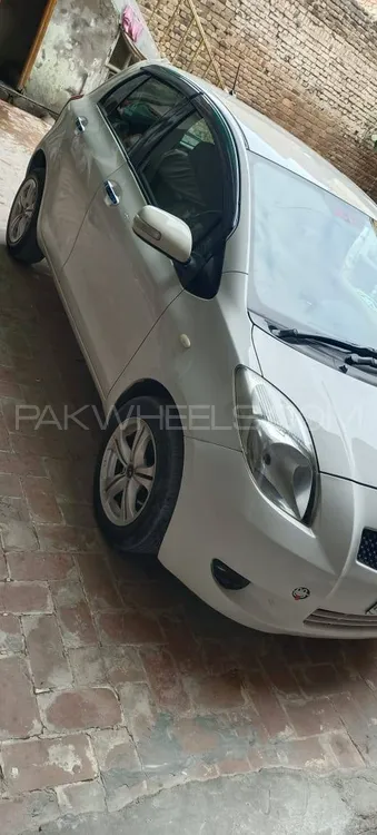 Toyota Vitz 2012 for Sale in Peshawar Image-1