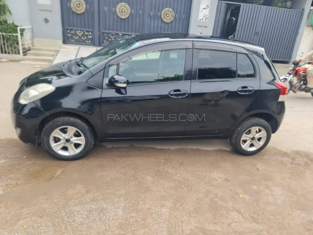 Toyota Vitz 2012 for Sale in Lahore Image-1