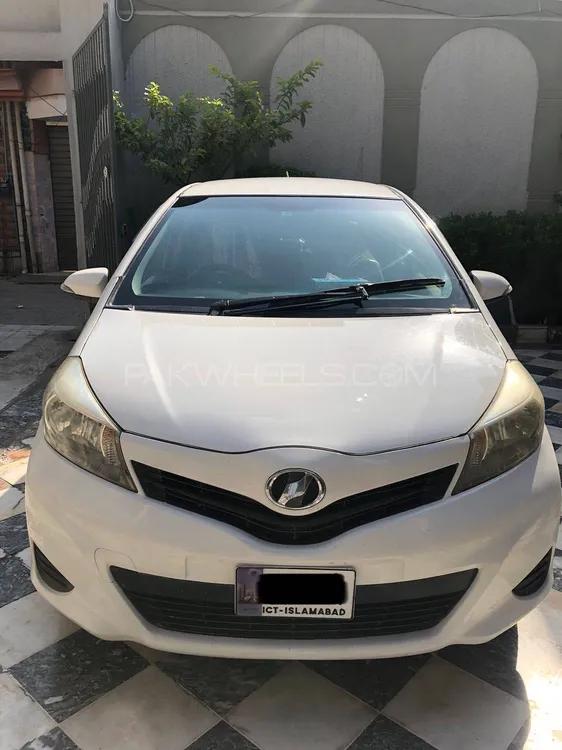 Toyota Vitz 2014 for Sale in Peshawar Image-1