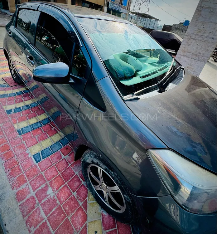 Toyota Vitz 2015 for Sale in Lahore Image-1