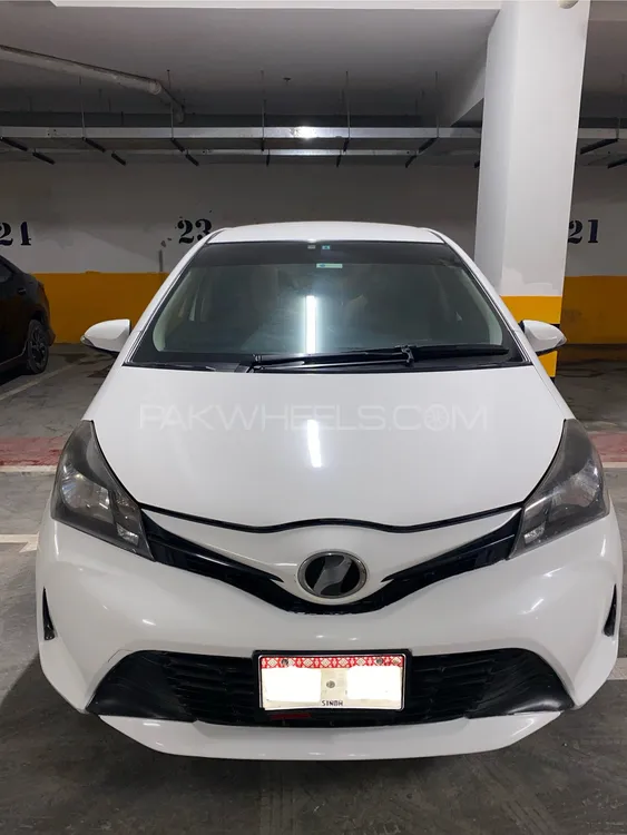 Toyota Vitz 2015 for Sale in Karachi Image-1