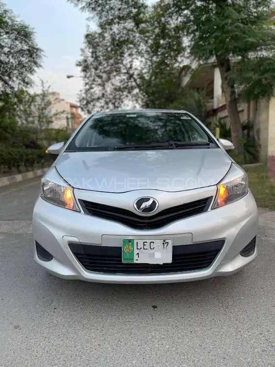 Toyota Vitz 2013 for Sale in Faisalabad Image-1