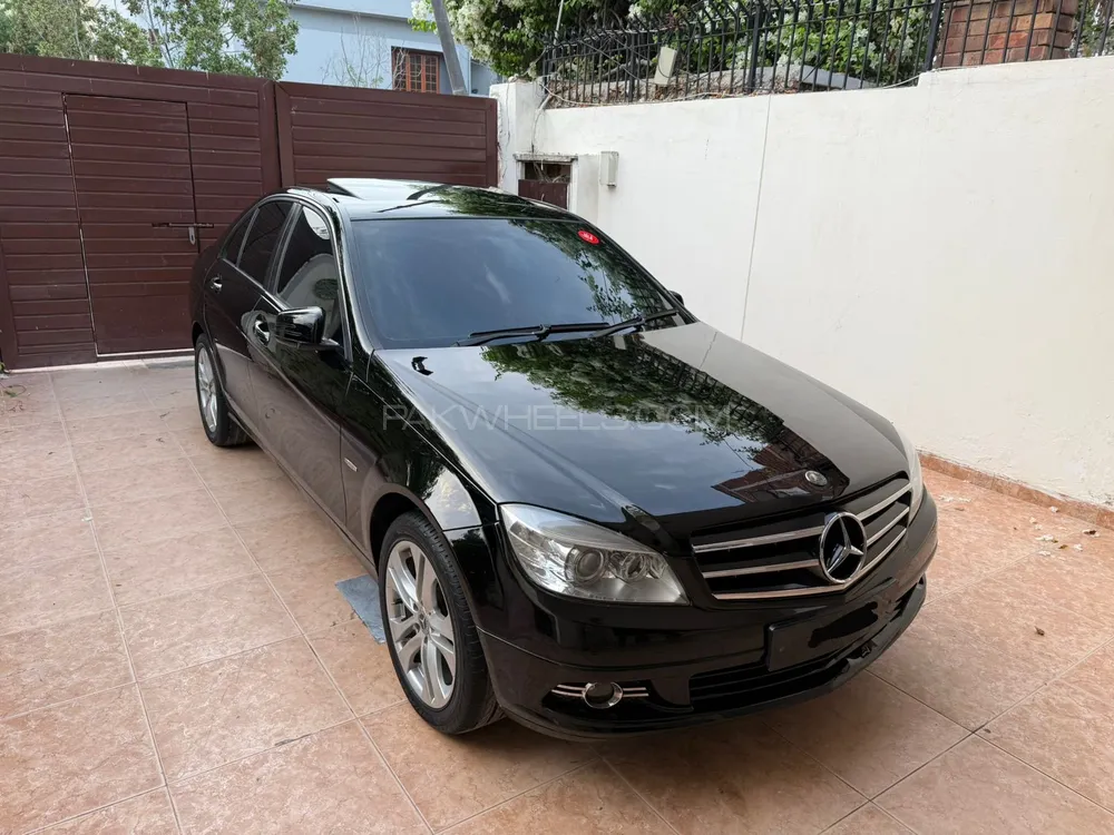 Mercedes Benz C Class 2010 for Sale in Karachi Image-1