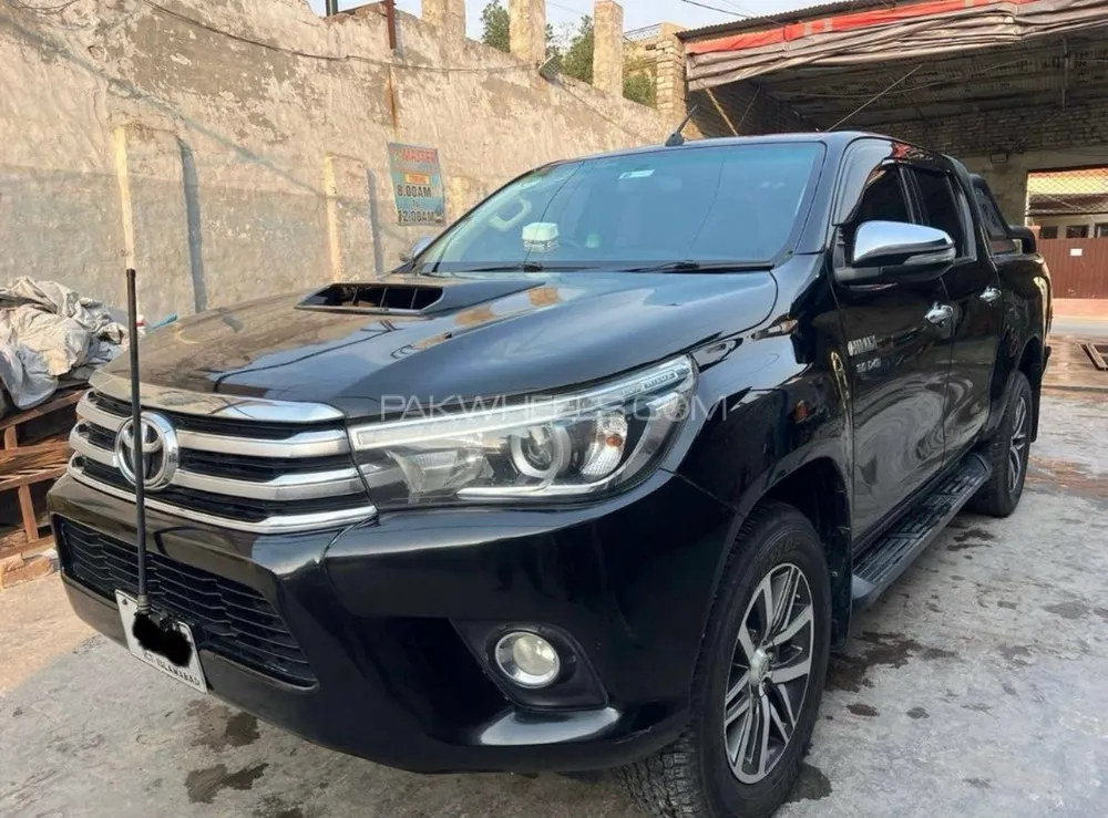 Toyota Hilux 2017 for Sale in Faisalabad Image-1
