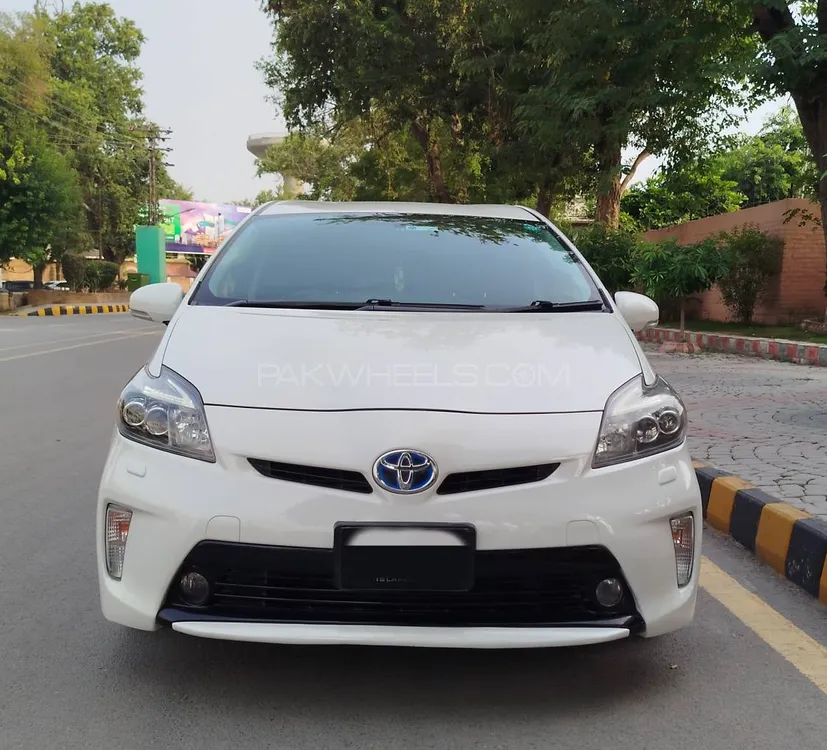 Toyota Prius 2015 for Sale in Peshawar Image-1
