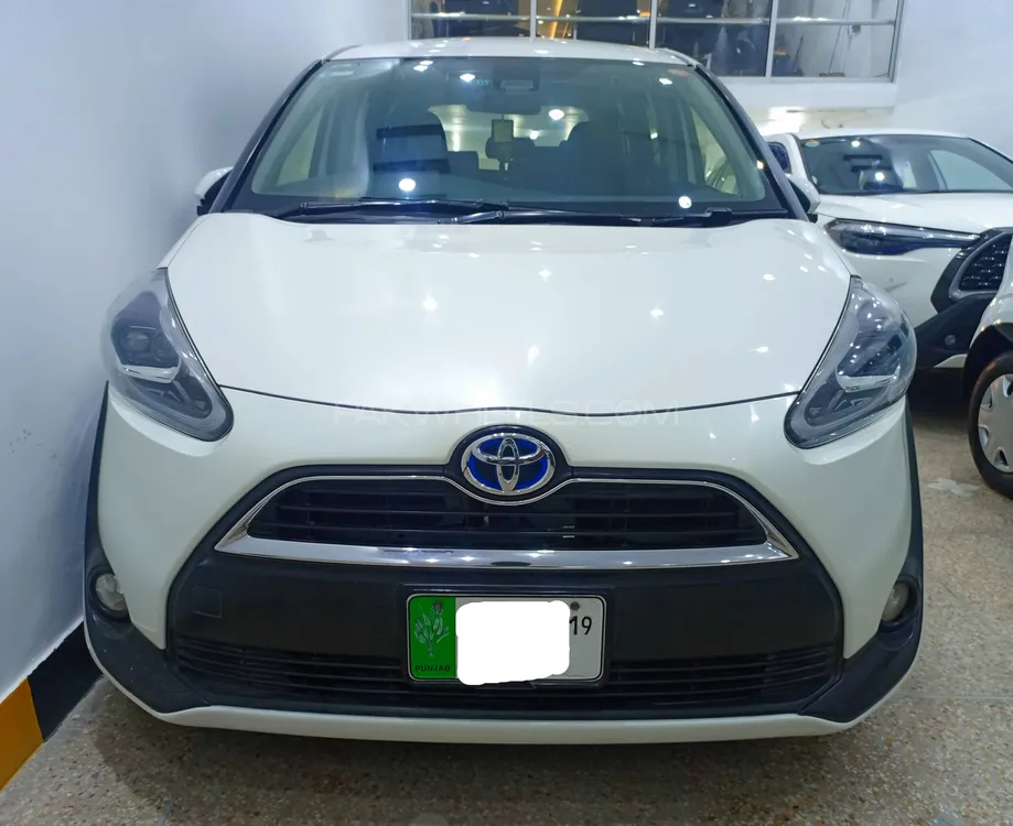 Toyota Sienta 2015 for Sale in Lahore Image-1