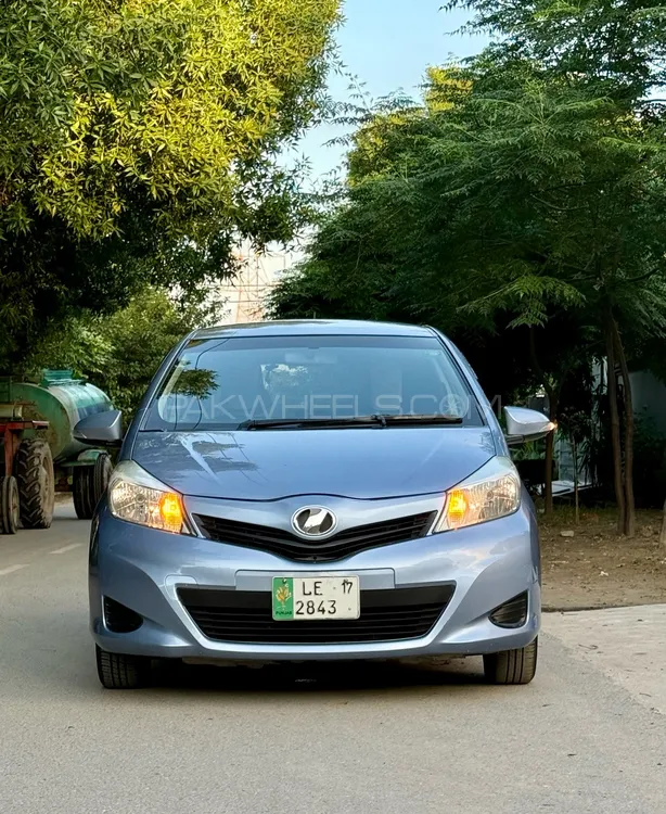 Toyota Vitz 2013 for Sale in Lahore Image-1