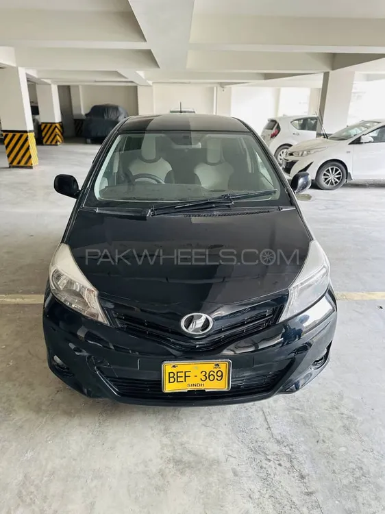 Toyota Vitz 2013 for Sale in Karachi Image-1