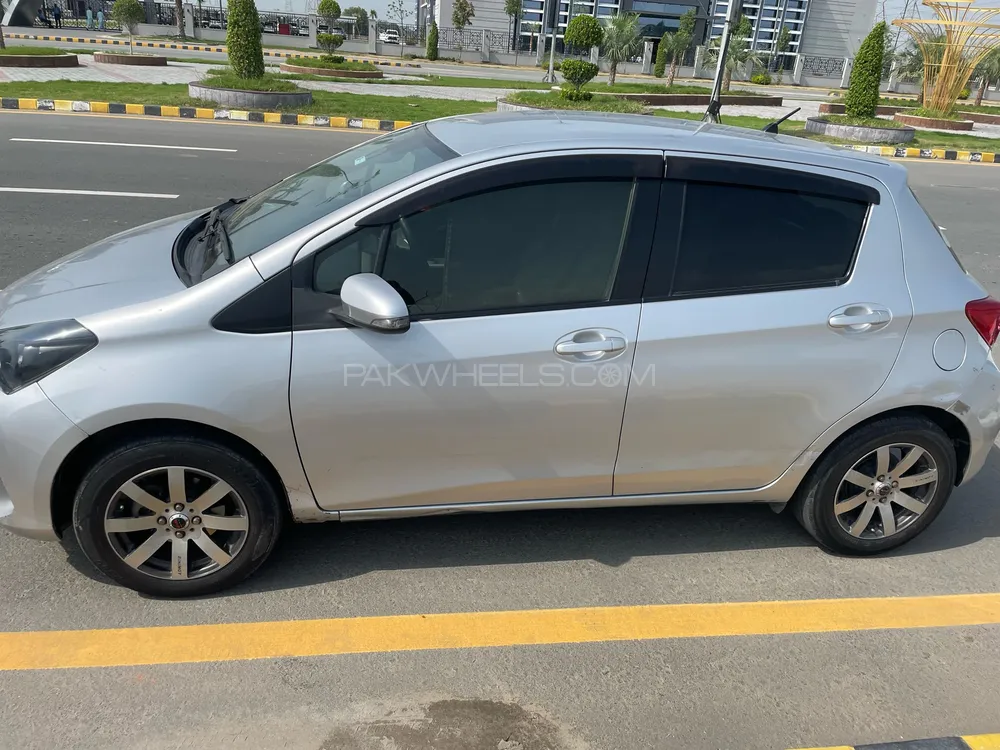 Toyota Vitz 2016 for Sale in Lahore Image-1