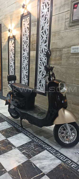 کراؤن EV Smart 2024 for Sale Image-1