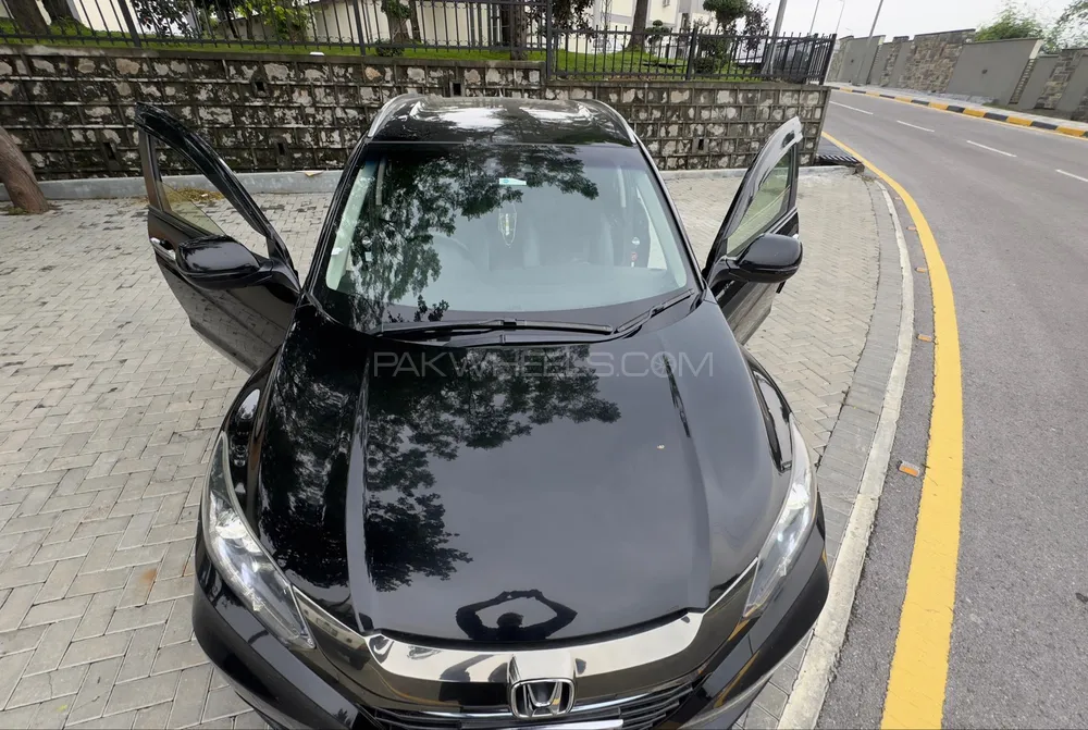 Honda Vezel 2016 for Sale in Rawalpindi Image-1