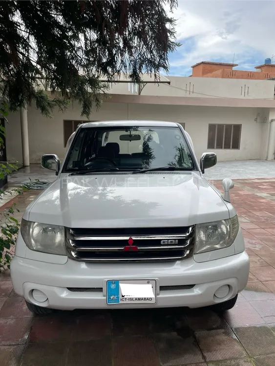 Mitsubishi Pajero 2004 for Sale in Islamabad Image-1
