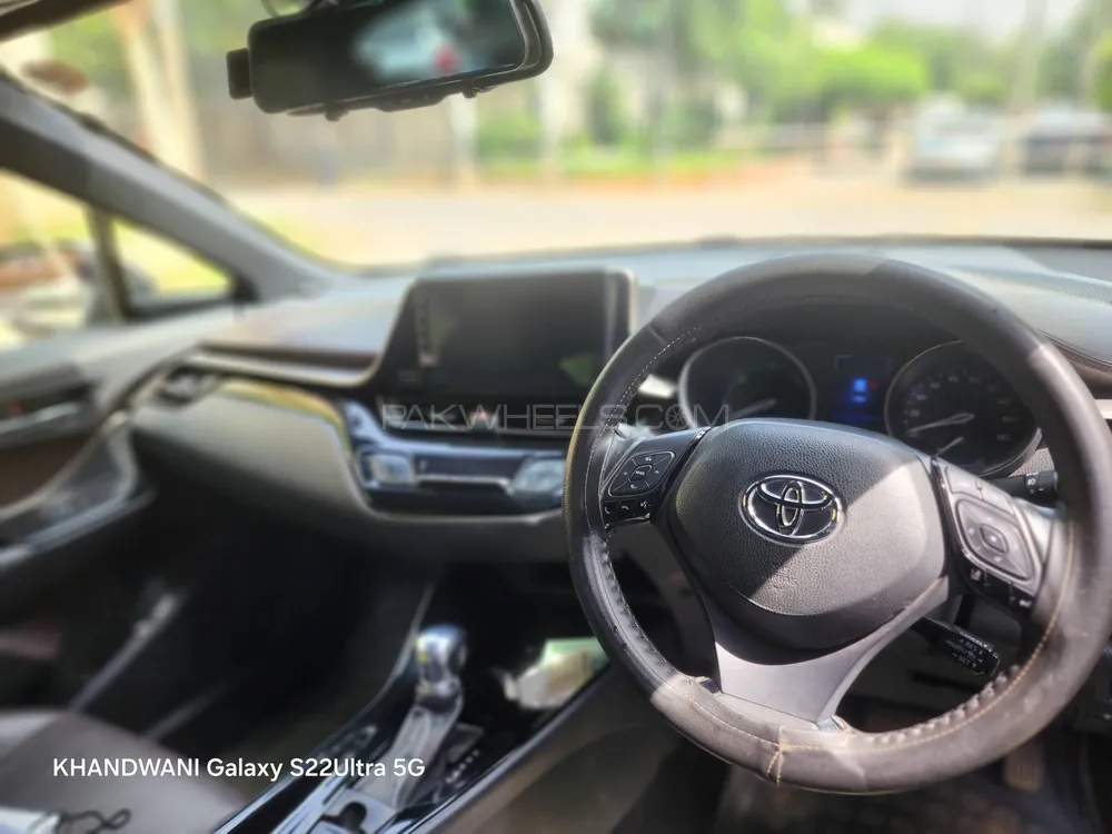 Toyota C-HR 2017 for Sale in Karachi Toyota C-HR 2017 for Sale in Karachi Image-11