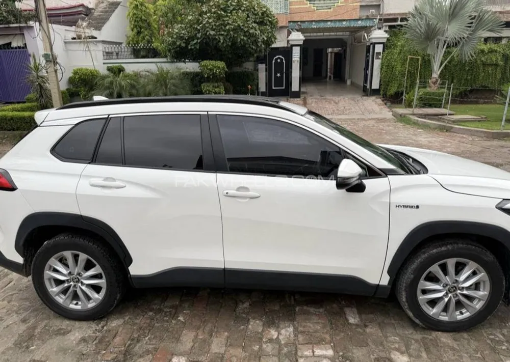 Toyota Corolla Cross 2024 for Sale in Lahore Toyota Corolla Cross 2024 for Sale in Lahore Image-3