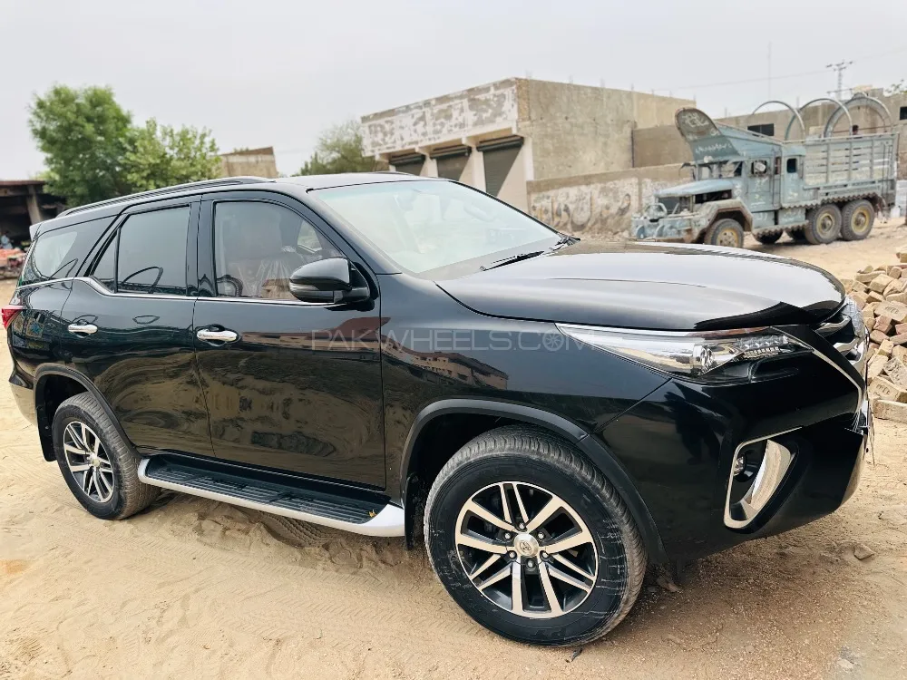 Toyota Fortuner 2021 for Sale in Karachi Image-1