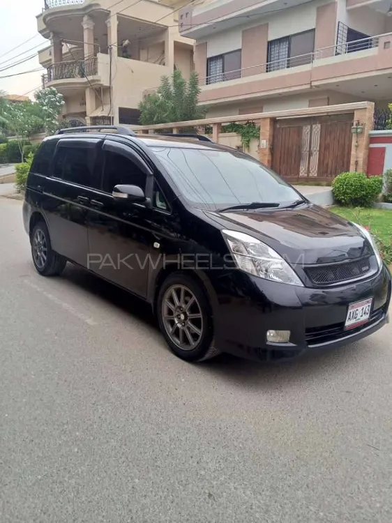 Toyota ISIS 2006 for Sale in Karachi Image-1