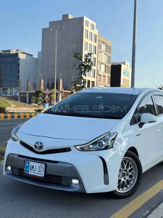 Toyota Prius Alpha 2015 for Sale in Islamabad Image-1
