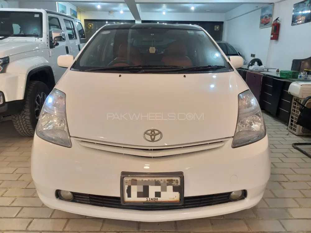 Toyota Prius 2011 for Sale in Karachi Toyota Prius 2011 for Sale in Karachi Image-3