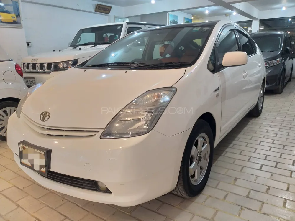 Toyota Prius 2011 for Sale in Karachi Toyota Prius 2011 for Sale in Karachi Image-1