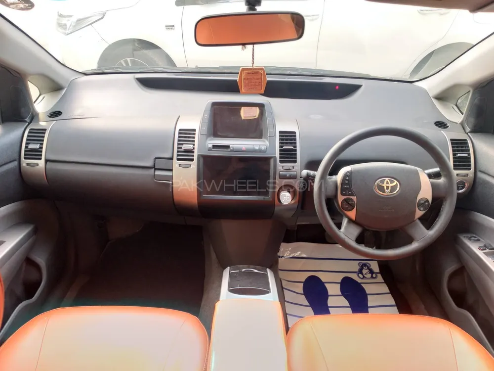 Toyota Prius 2011 for Sale in Karachi Toyota Prius 2011 for Sale in Karachi Image-6