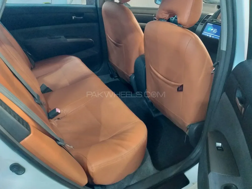 Toyota Prius 2011 for Sale in Karachi Toyota Prius 2011 for Sale in Karachi Image-17