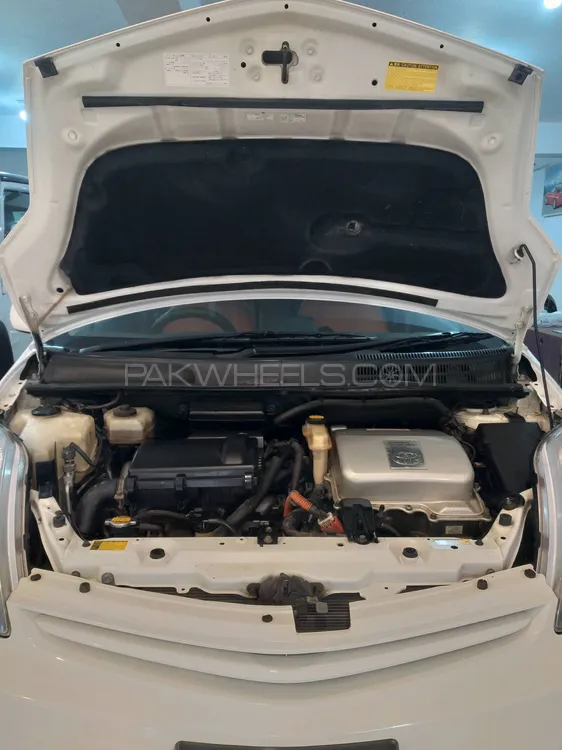 Toyota Prius 2011 for Sale in Karachi Toyota Prius 2011 for Sale in Karachi Image-15