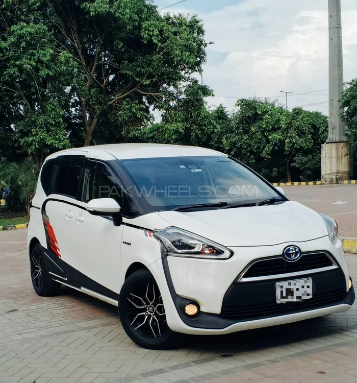 Toyota Sienta 2016 for Sale in Lahore Image-1