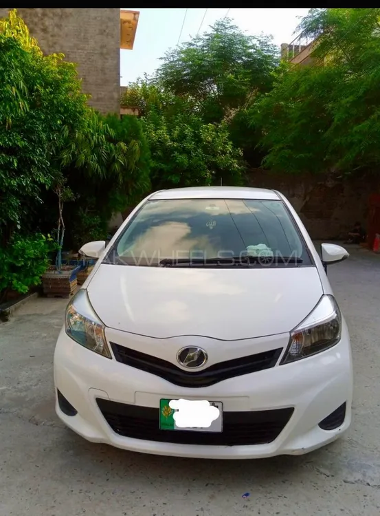 Toyota Vitz 2013 for Sale in Lahore Image-1