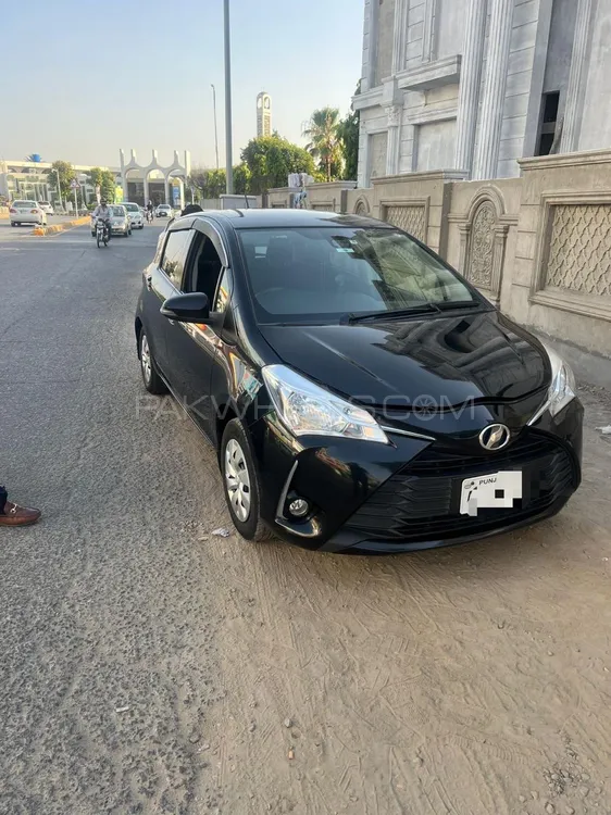 Toyota Vitz 2017 for Sale in Lahore Image-1