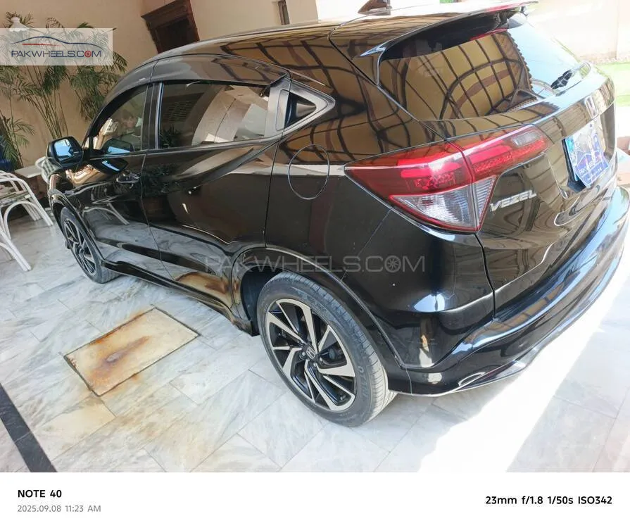 Honda Vezel 2016 for Sale in Peshawar Honda Vezel 2016 for Sale in Peshawar Image-5