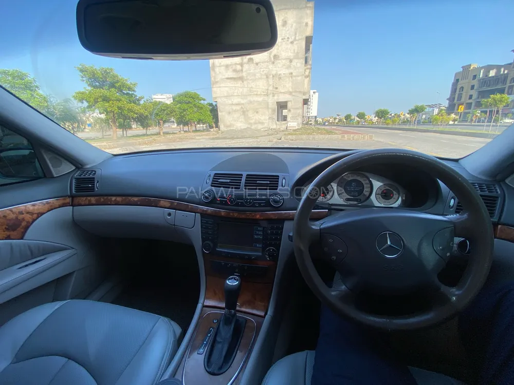 Mercedes Benz E Class 2004 for Sale in Islamabad Image-1