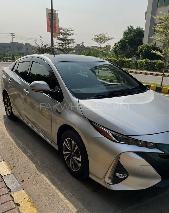 Toyota Prius 2017 for Sale in Lahore Image-1