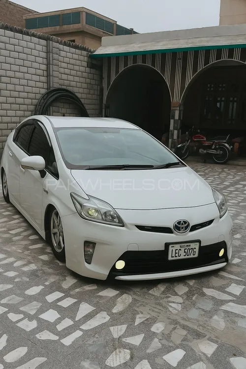 Toyota Prius 2013 for Sale in Peshawar Image-1