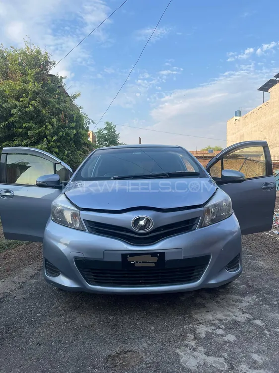 Toyota Vitz 2013 for Sale in Multan Image-1