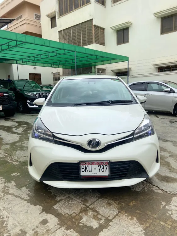 Toyota Vitz 2015 for Sale in Karachi Image-1