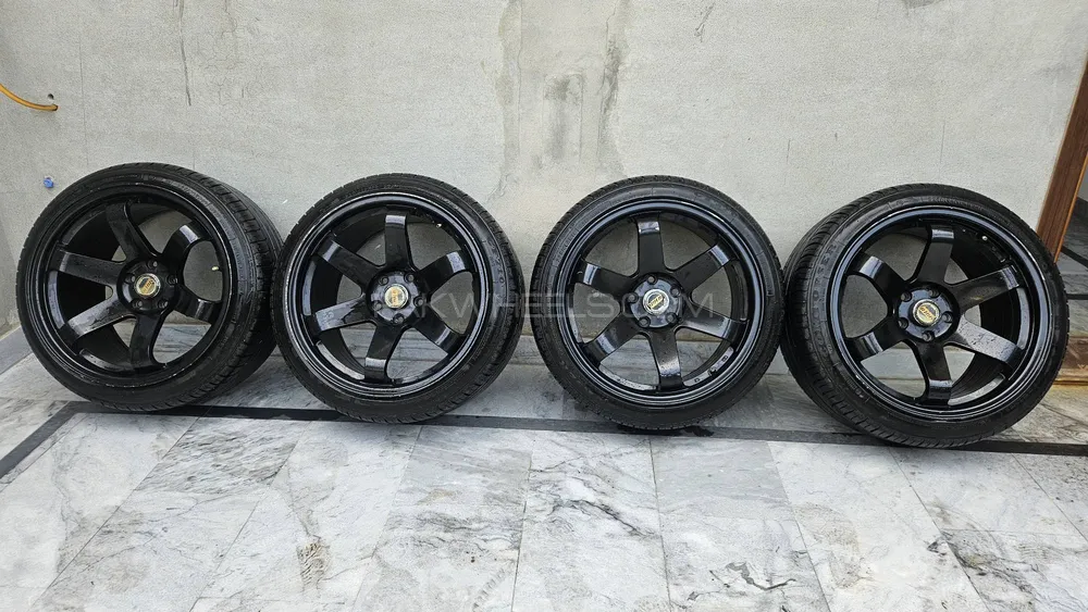 18s Te37 Saga alloy wheels for sale Image-1