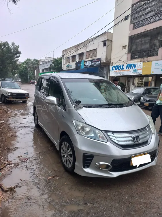 Honda Freed 2013 for Sale in Karachi Image-1