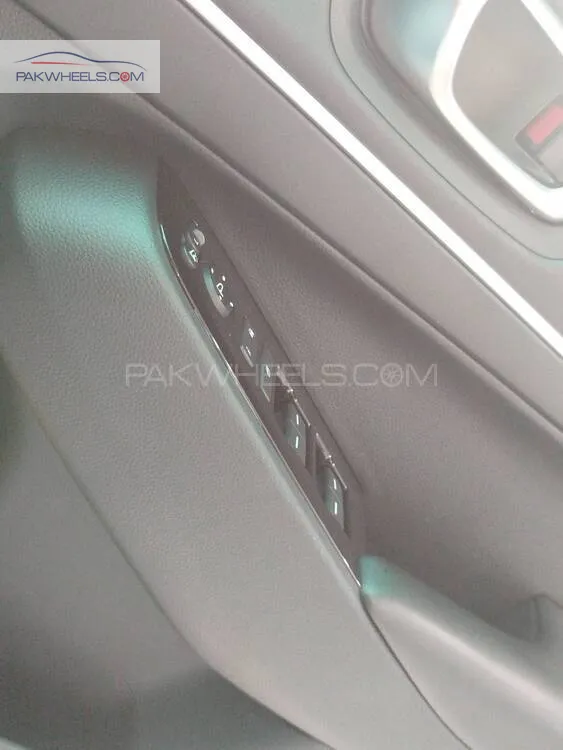 Honda Vezel 2021 for Sale in Lahore Honda Vezel 2021 for Sale in Lahore Image-12