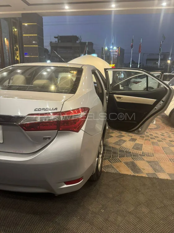 Toyota Corolla 2016 for Sale in Sambrial Image-1