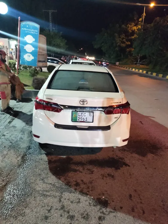Toyota Corolla 2015 for Sale in Islamabad Image-1