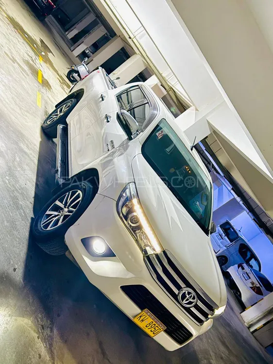 Toyota Hilux 2018 for Sale in Karachi Image-1