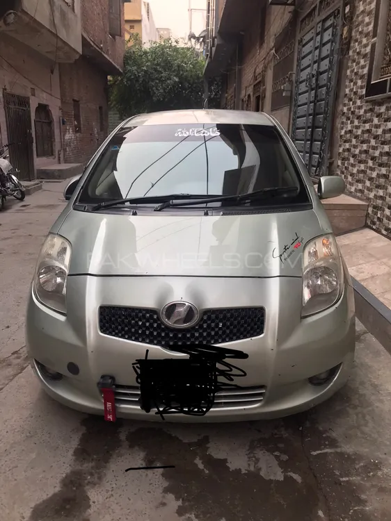 Toyota Vitz 2006 for Sale in Lahore Image-1