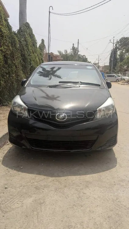 Toyota Vitz 2012 for Sale in Karachi Image-1