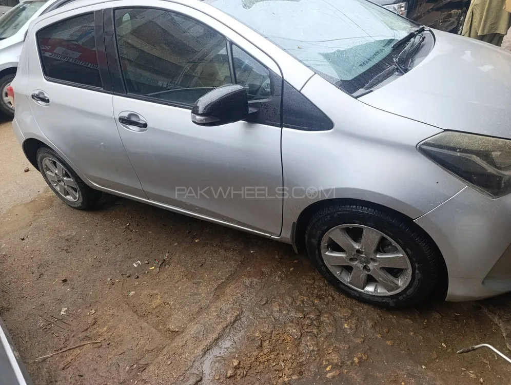 Toyota Vitz 2011 for Sale in Karachi Image-1