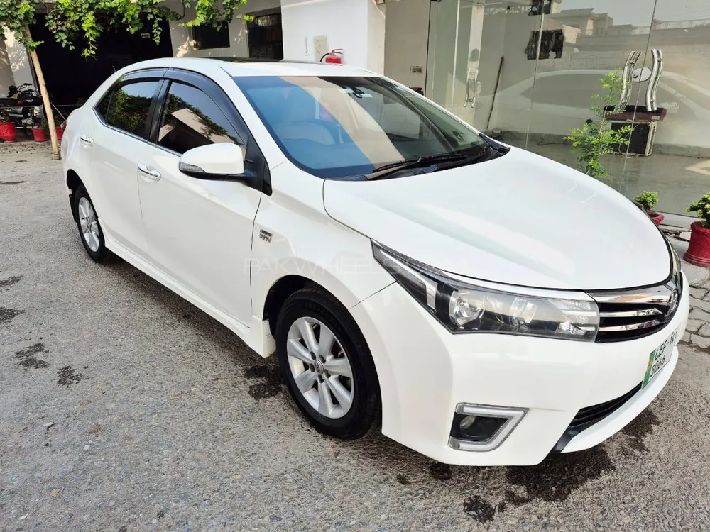Toyota Corolla 2014 for Sale in Peshawar Image-1