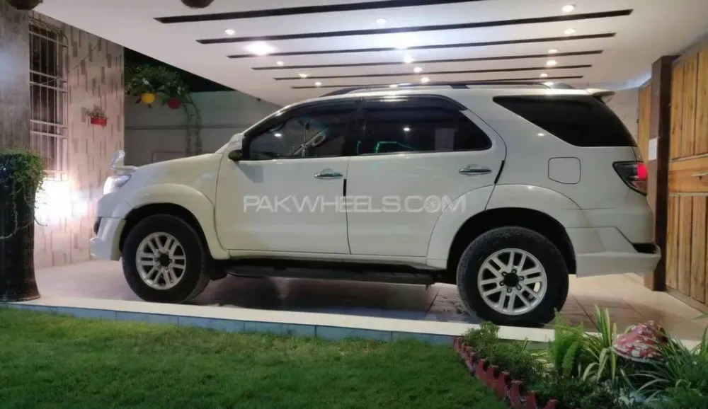 Toyota Fortuner 2014 for Sale in Karachi Image-1