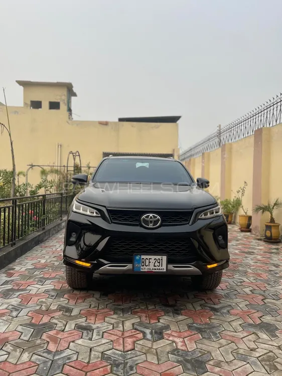 Toyota Fortuner 2023 for Sale in Peshawar Image-1