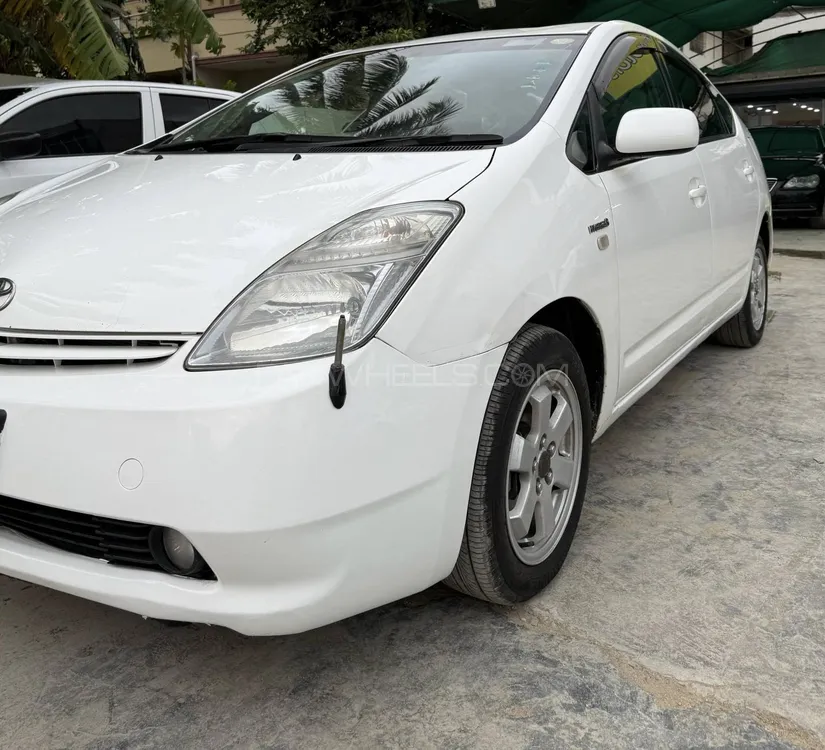 Toyota Prius 2011 for Sale in Lahore Image-1