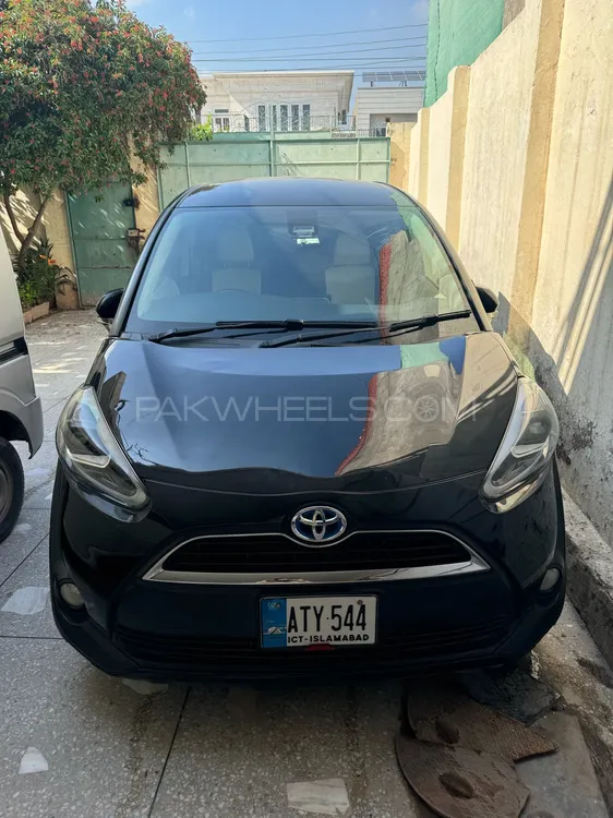 Toyota Sienta 2015 for Sale in Peshawar Image-1